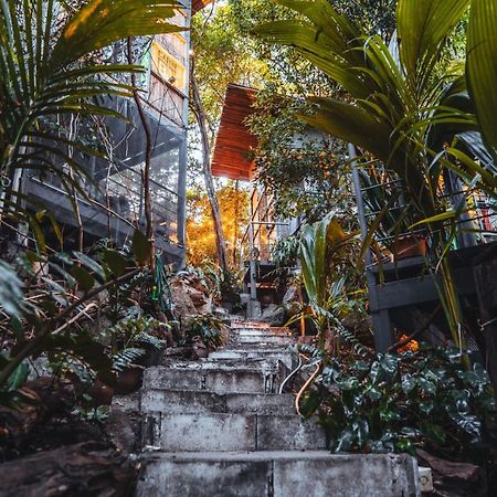 Warehouse Hostel Тау Экстерьер фото