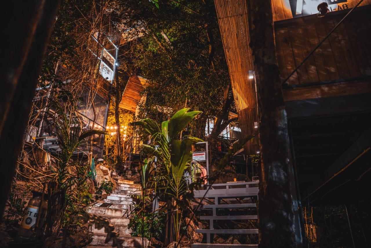 Warehouse Hostel Тау Экстерьер фото