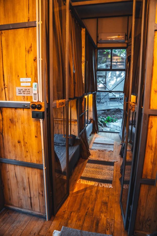 Warehouse Hostel Тау Экстерьер фото