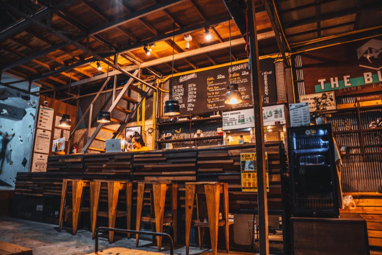 Warehouse Hostel Тау Экстерьер фото