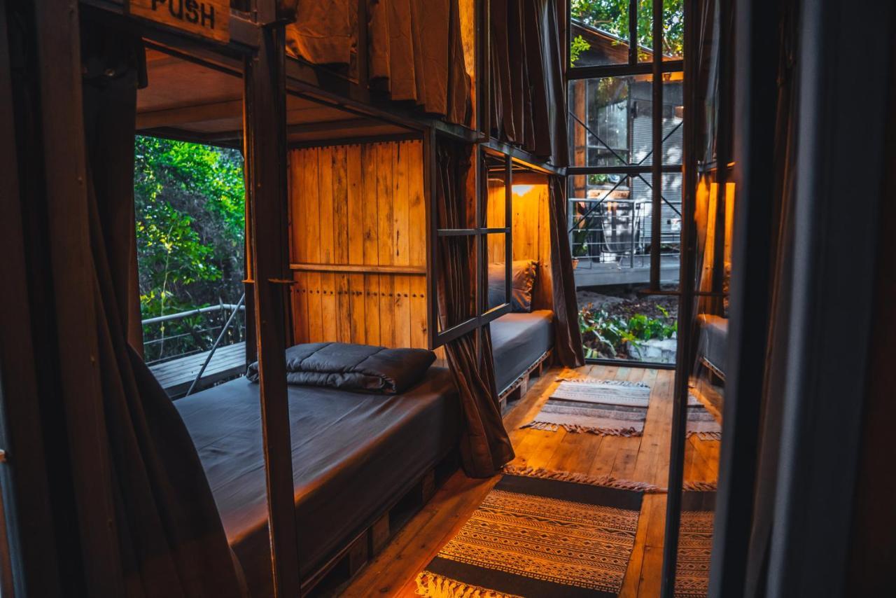 Warehouse Hostel Тау Экстерьер фото