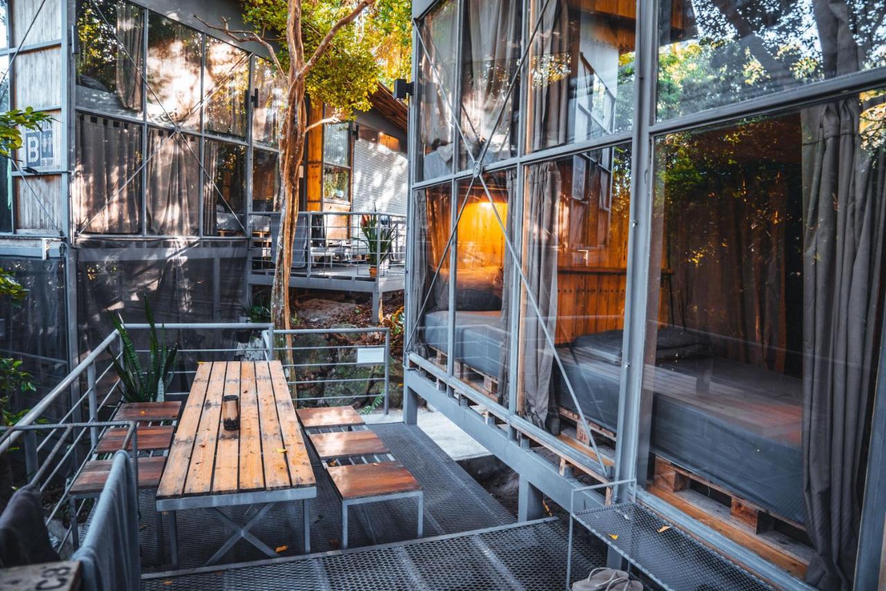 Warehouse Hostel Тау Экстерьер фото
