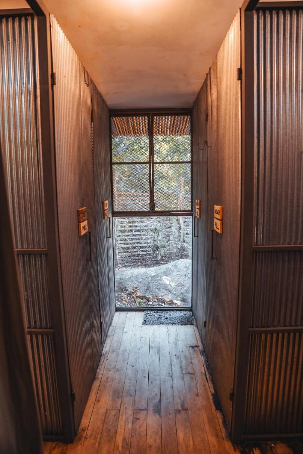 Warehouse Hostel Тау Экстерьер фото